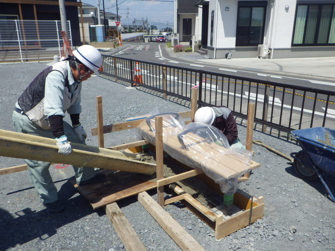 ベンチ基礎コン打設